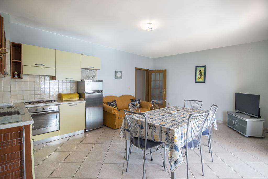 Apartments Luci And Kety Лун Екстериор снимка